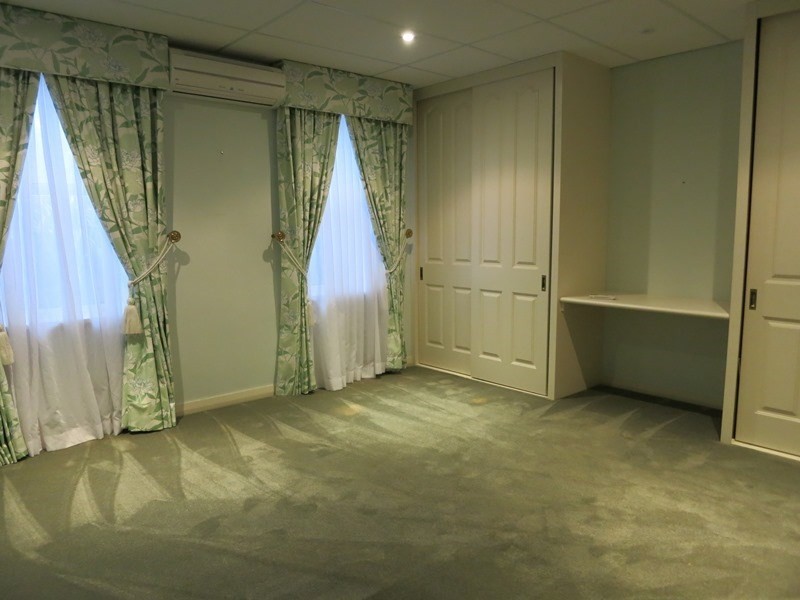 32 Whistlepipe Court, Forrestfield WA 6058