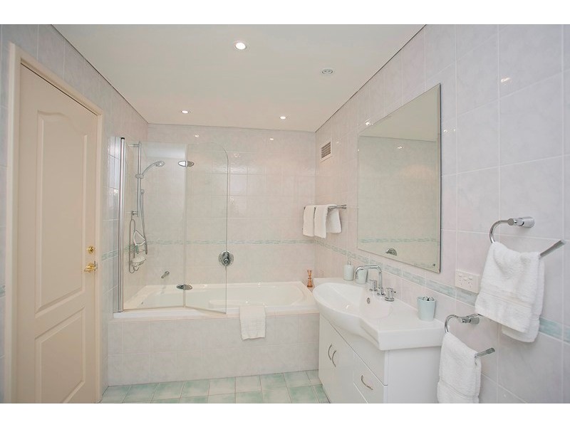 32 Whistlepipe Court, Forrestfield WA 6058