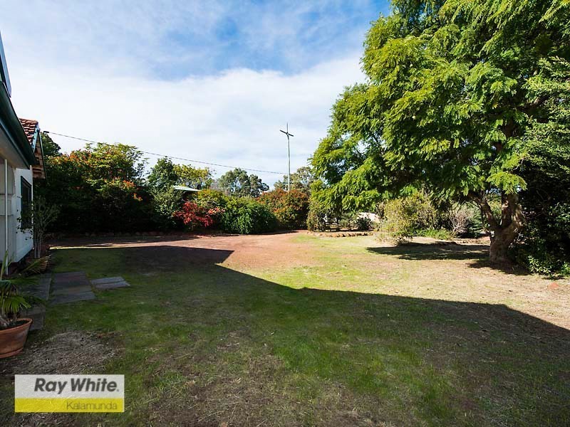 16 Coral Road, Kalamunda WA 6076