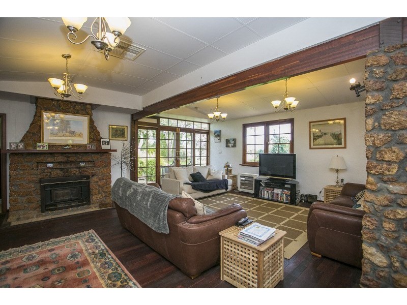 6 College Road, Gooseberry Hill WA 6076