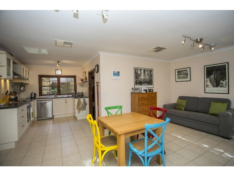 6 College Road, Gooseberry Hill WA 6076