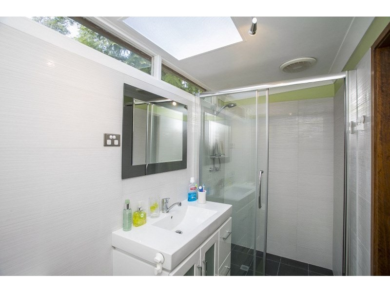 6 College Road, Gooseberry Hill WA 6076