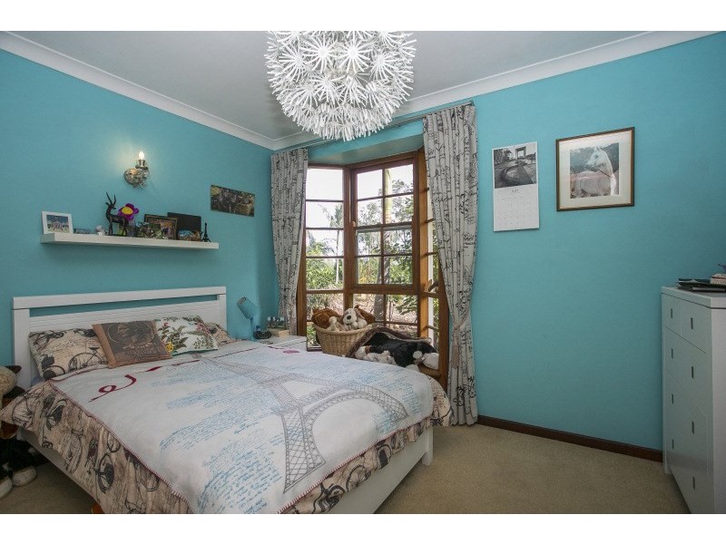 6 College Road, Gooseberry Hill WA 6076