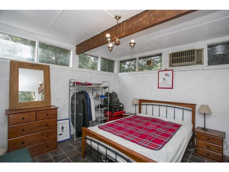 6 College Road, Gooseberry Hill WA 6076