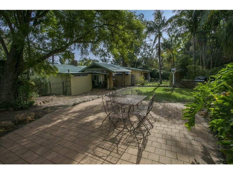 6 College Road, Gooseberry Hill WA 6076