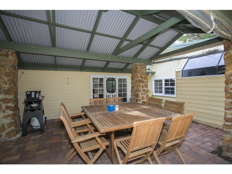 6 College Road, Gooseberry Hill WA 6076