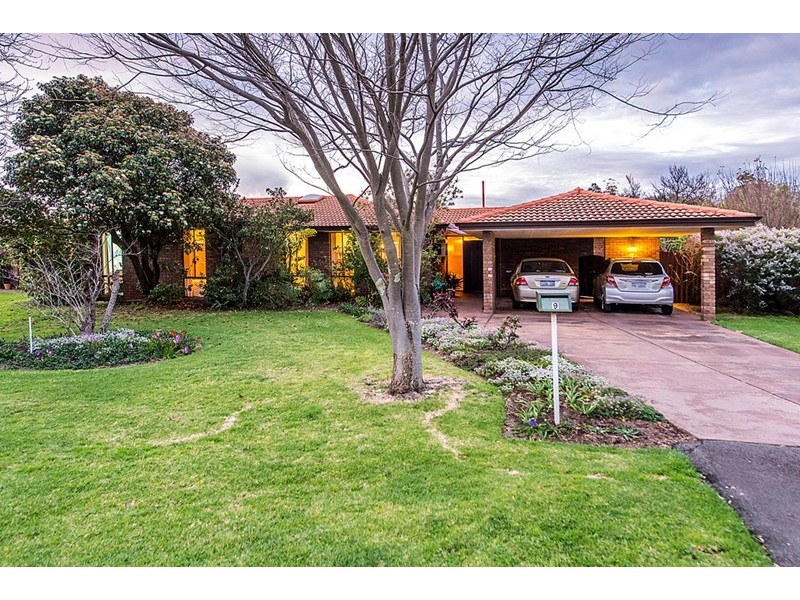 9 Cook Place, Lesmurdie WA 6076