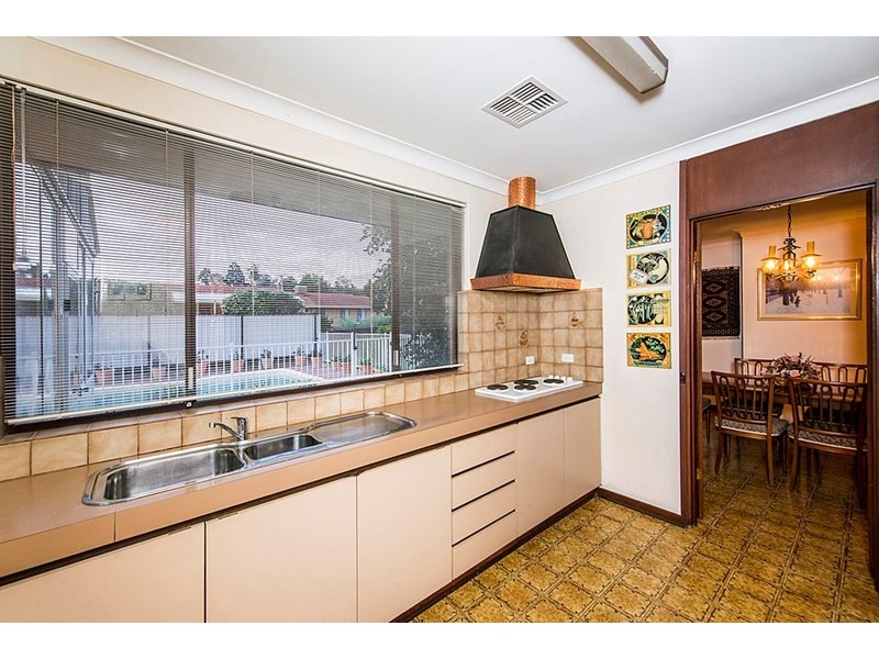 9 Cook Place, Lesmurdie WA 6076