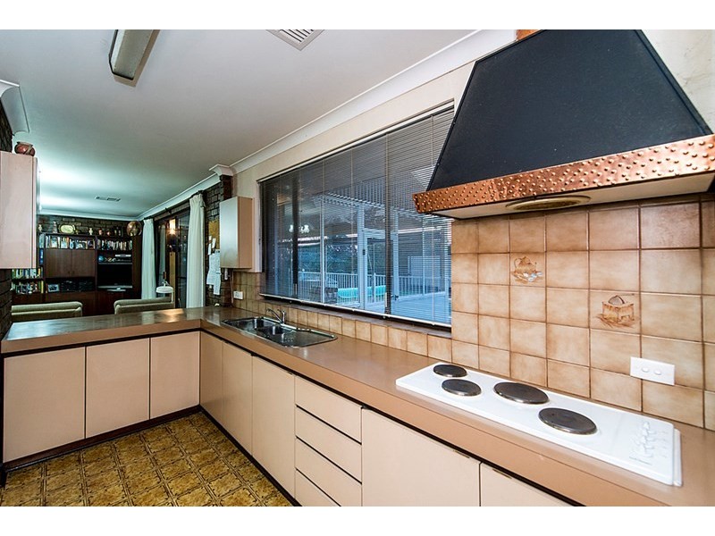 9 Cook Place, Lesmurdie WA 6076