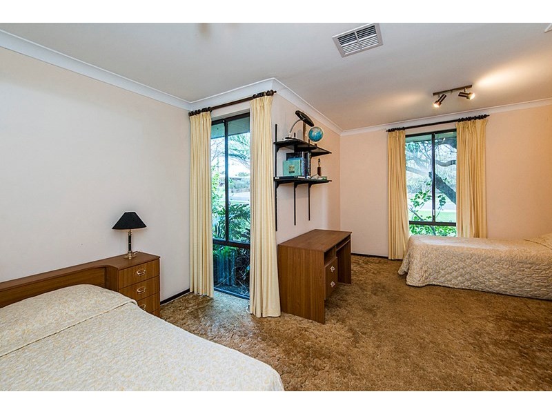 9 Cook Place, Lesmurdie WA 6076