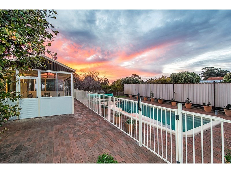 9 Cook Place, Lesmurdie WA 6076