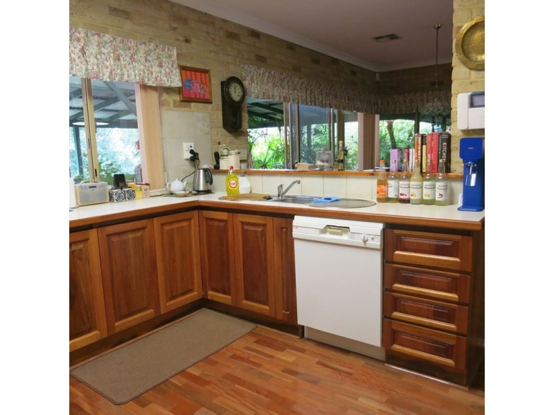 16 Emanuel Court, Wattle Grove WA 6107