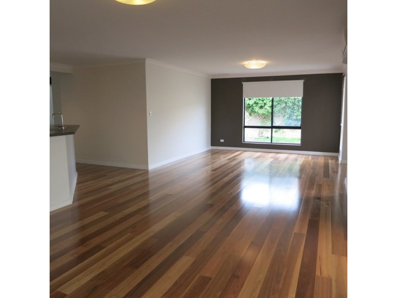 1 Extensa Road, Wattle Grove WA 6107