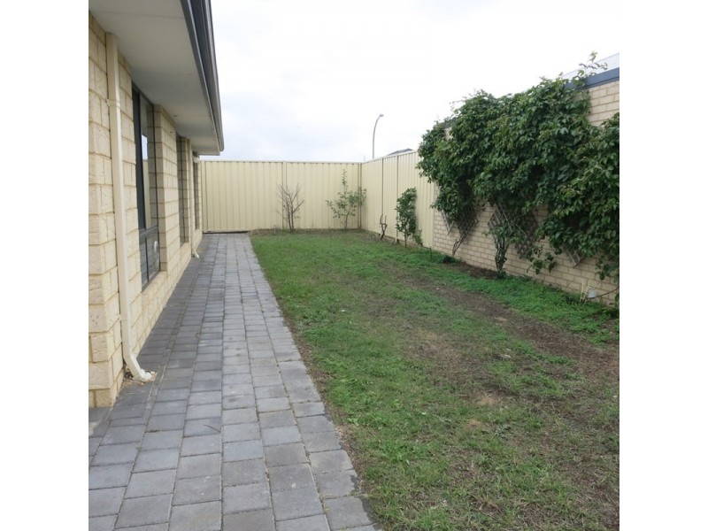 1 Extensa Road, Wattle Grove WA 6107