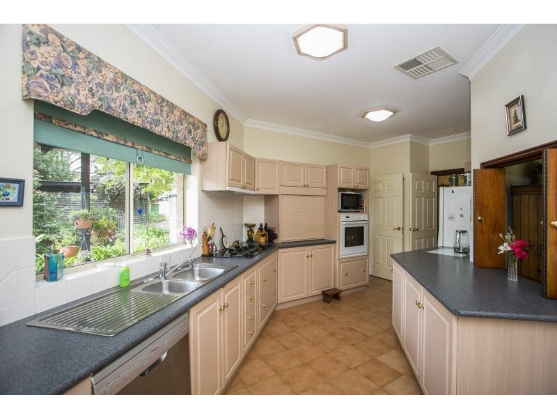 12 Walbeck Road, Kalamunda WA 6076