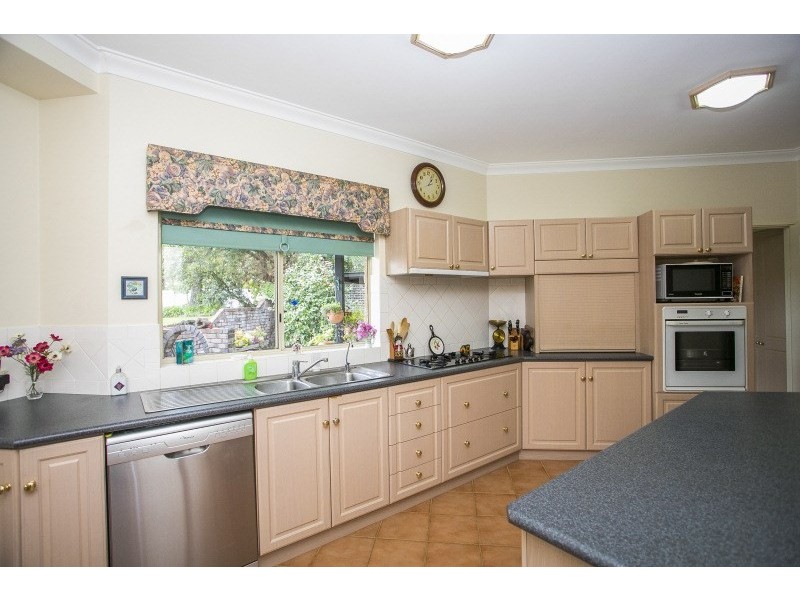 12 Walbeck Road, Kalamunda WA 6076