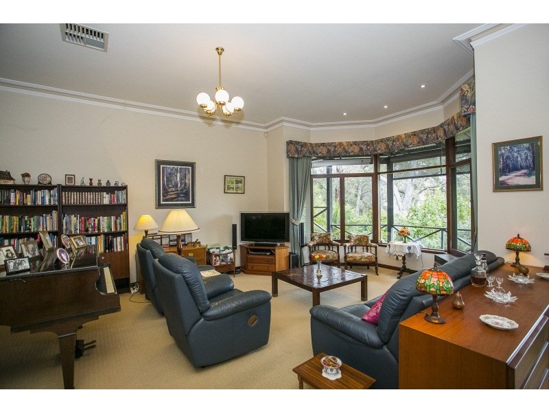 12 Walbeck Road, Kalamunda WA 6076