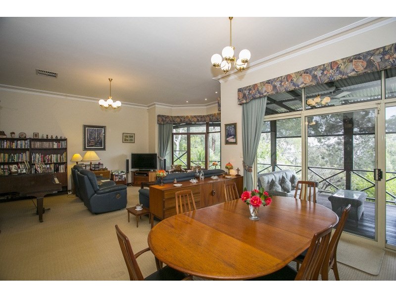 12 Walbeck Road, Kalamunda WA 6076