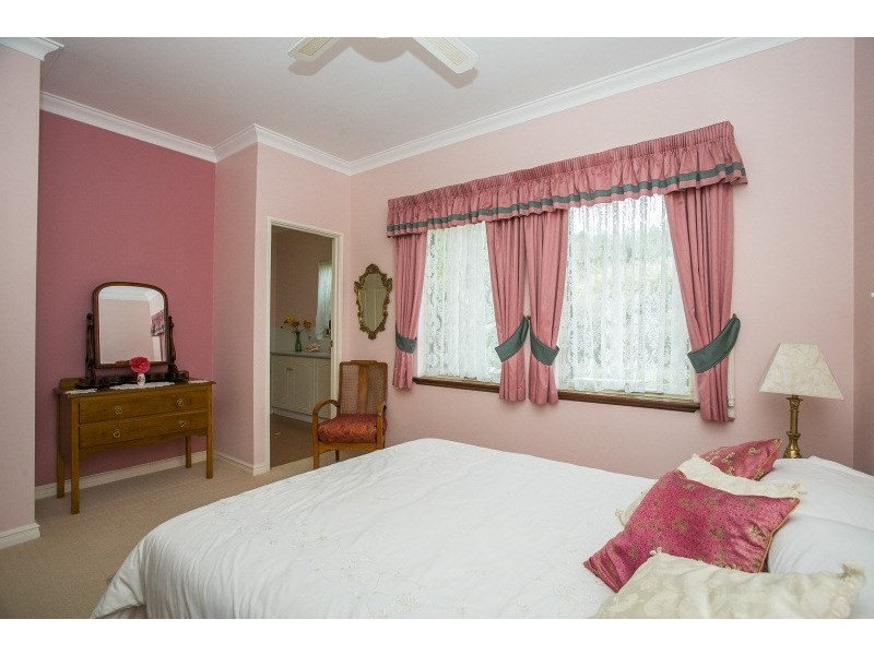 12 Walbeck Road, Kalamunda WA 6076