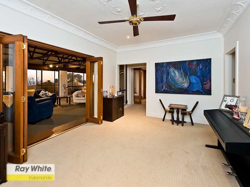 69 Basildon Road, Lesmurdie WA 6076