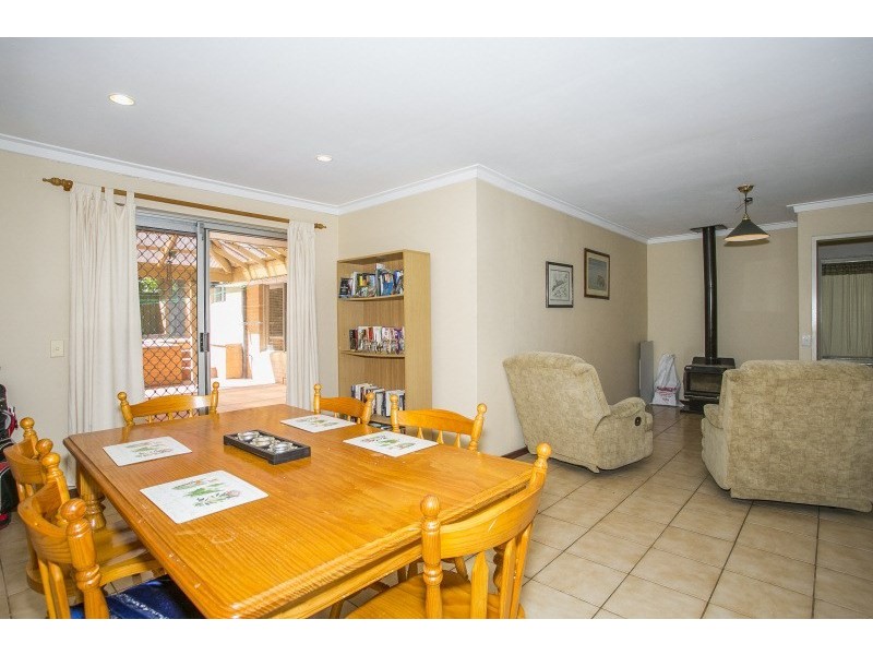 4 Vernallan Way, Lesmurdie WA 6076