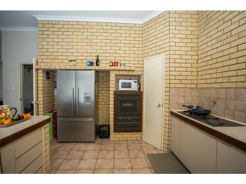 14 Brentwood Road, Wattle Grove WA 6107