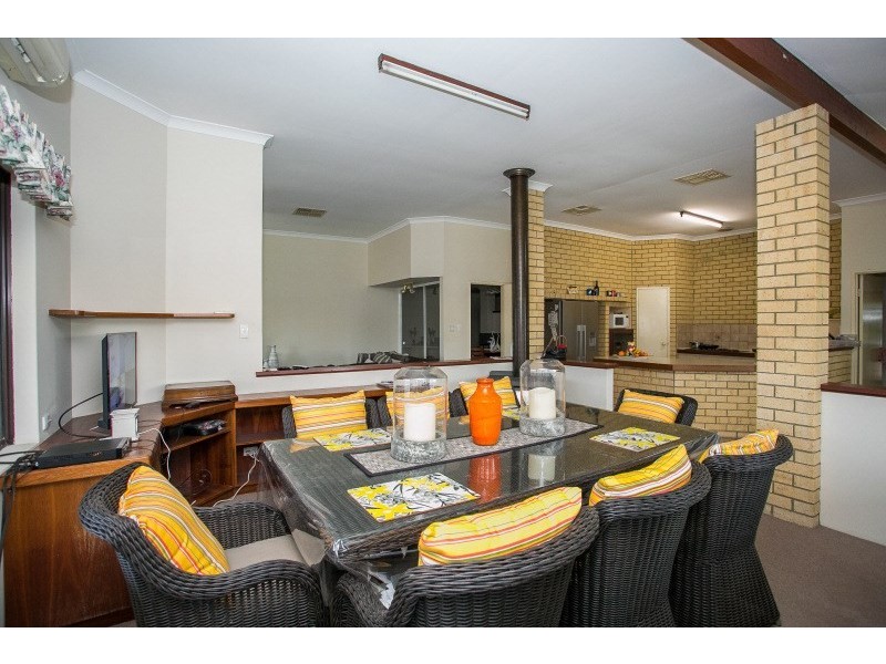 14 Brentwood Road, Wattle Grove WA 6107