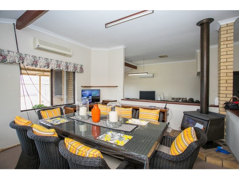 14 Brentwood Road, Wattle Grove WA 6107