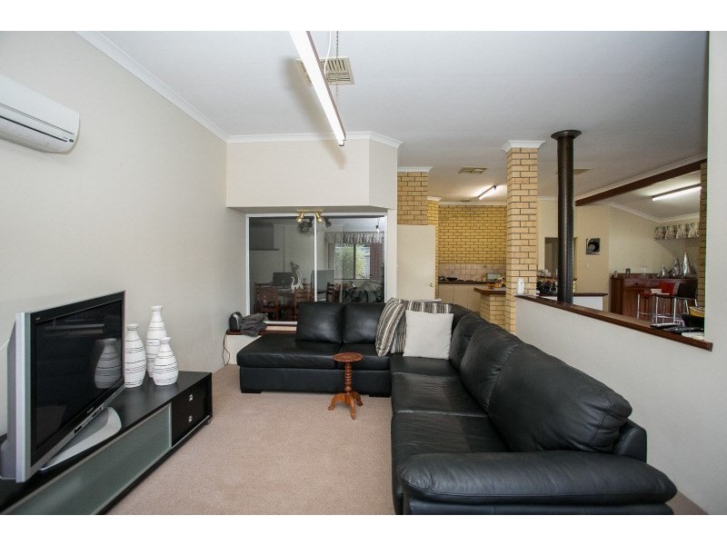 14 Brentwood Road, Wattle Grove WA 6107