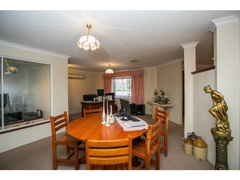 14 Brentwood Road, Wattle Grove WA 6107