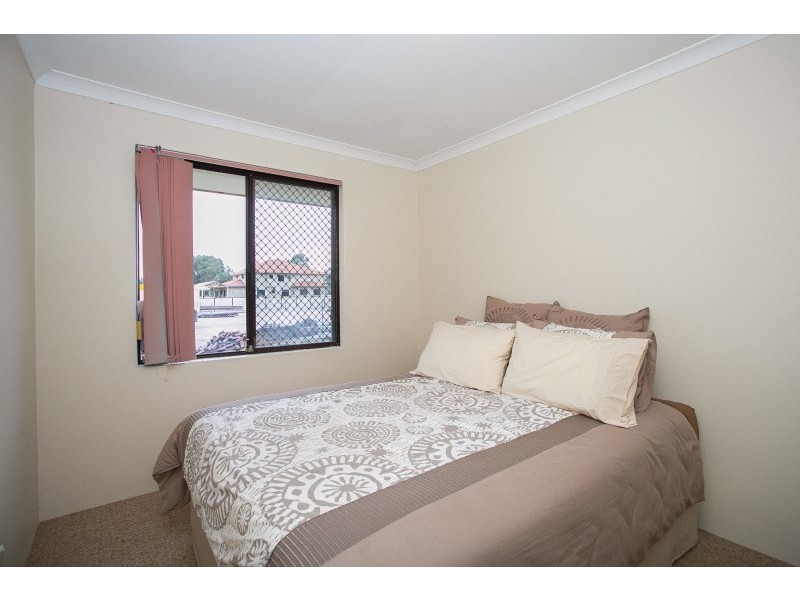 14 Brentwood Road, Wattle Grove WA 6107