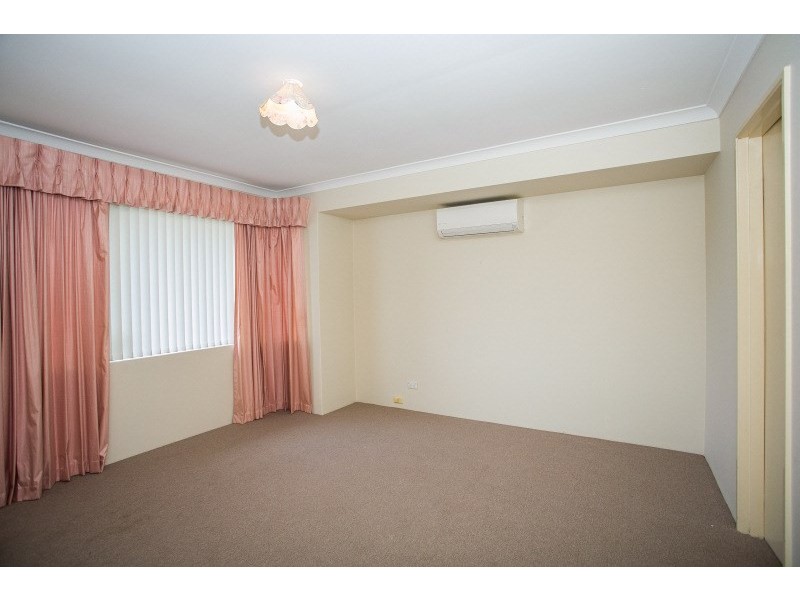 14 Brentwood Road, Wattle Grove WA 6107