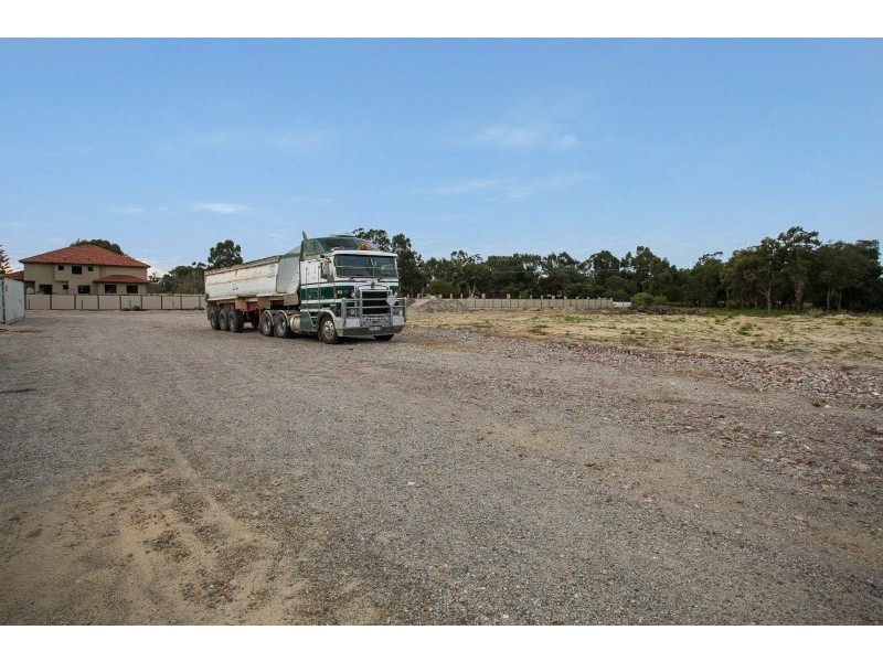 14 Brentwood Road, Wattle Grove WA 6107