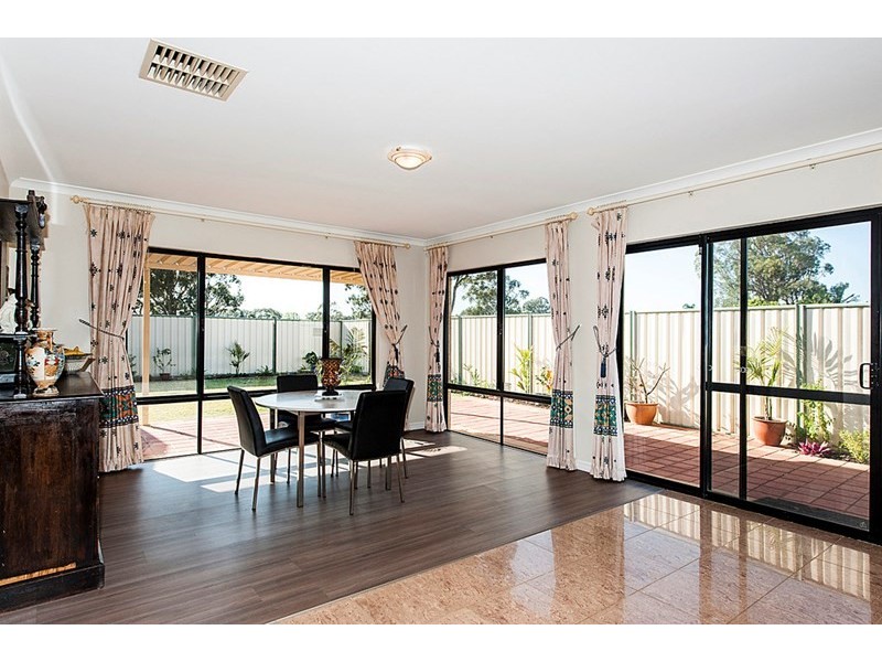 24 Plane Tree Green, Forrestfield WA 6058