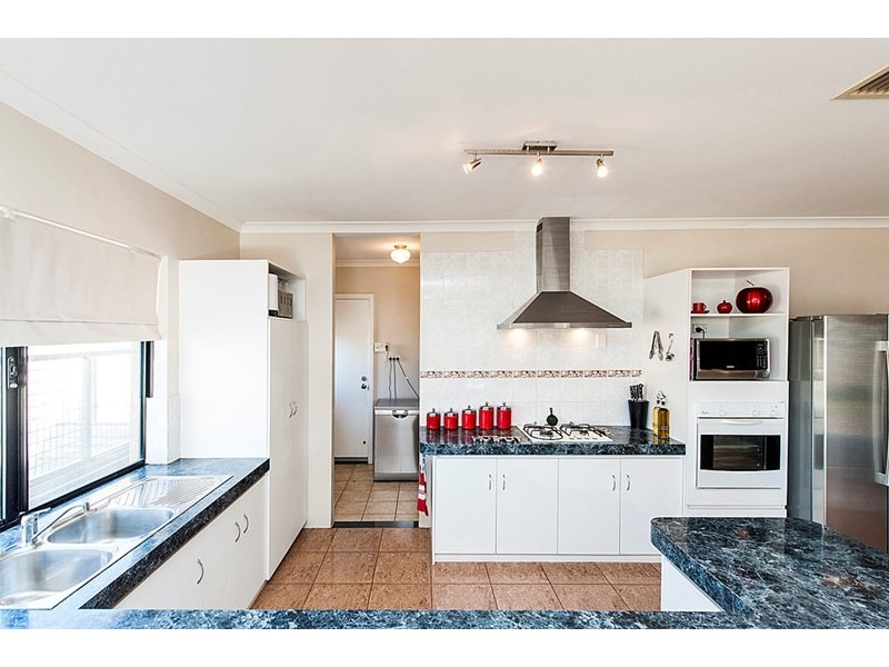 24 Plane Tree Green, Forrestfield WA 6058