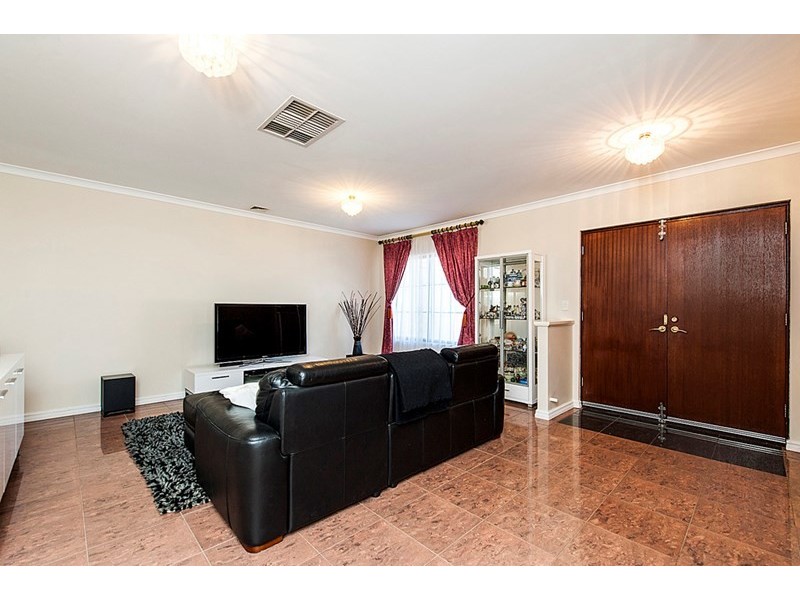 24 Plane Tree Green, Forrestfield WA 6058