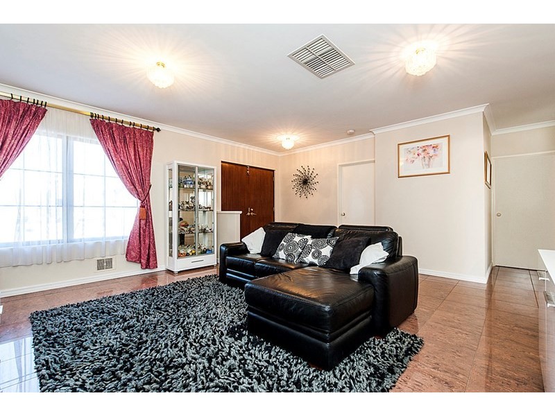 24 Plane Tree Green, Forrestfield WA 6058