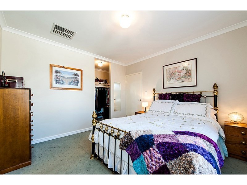 24 Plane Tree Green, Forrestfield WA 6058