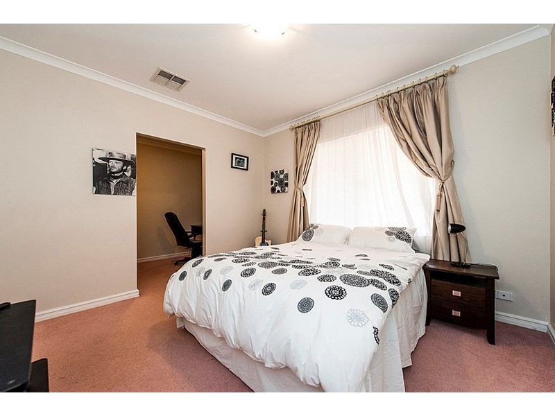 24 Plane Tree Green, Forrestfield WA 6058