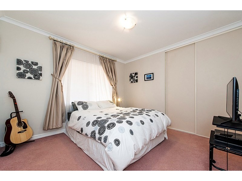 24 Plane Tree Green, Forrestfield WA 6058