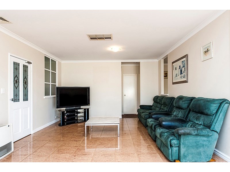 24 Plane Tree Green, Forrestfield WA 6058