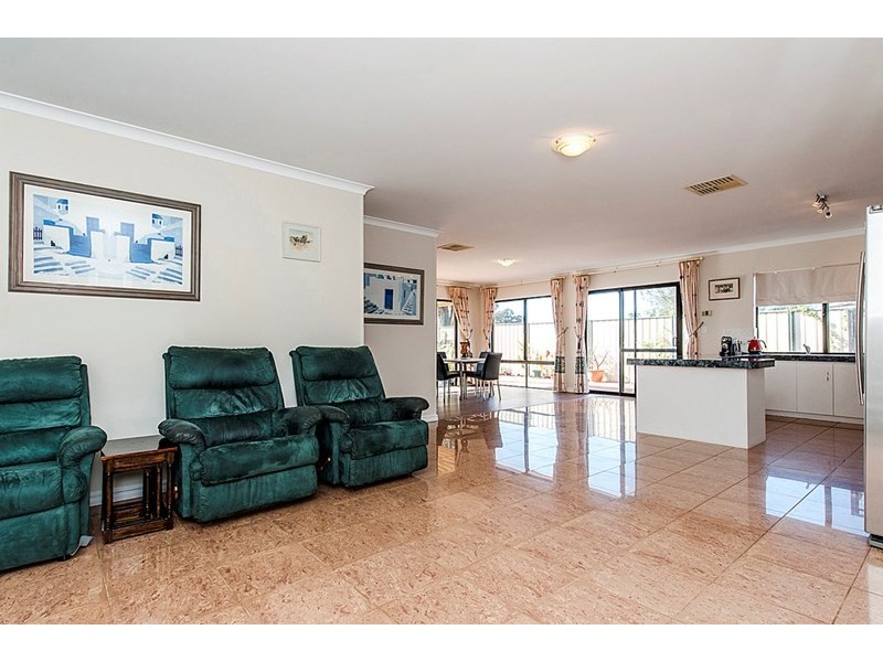 24 Plane Tree Green, Forrestfield WA 6058