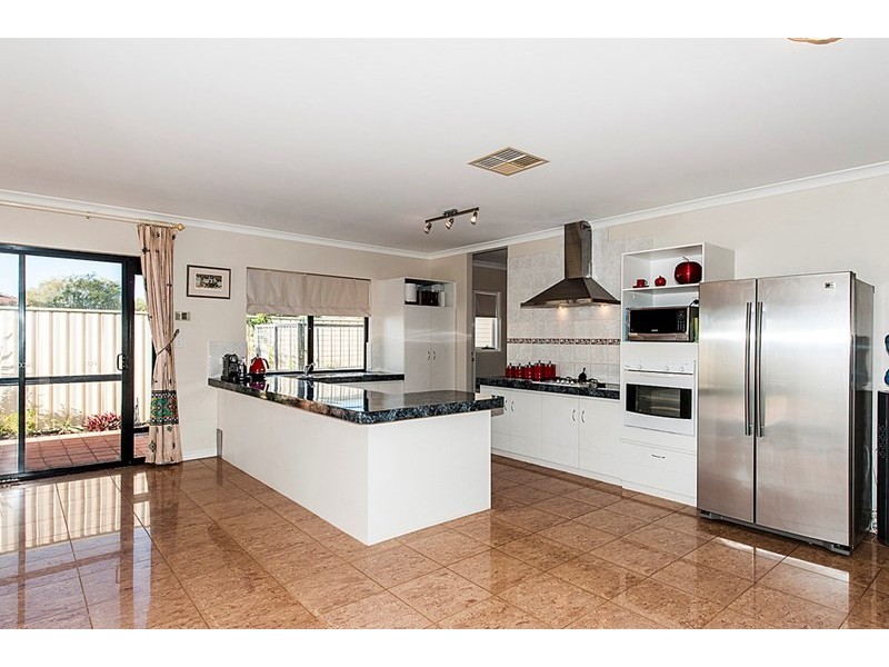 24 Plane Tree Green, Forrestfield WA 6058