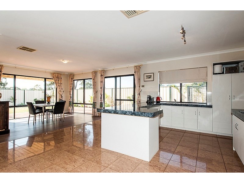 24 Plane Tree Green, Forrestfield WA 6058