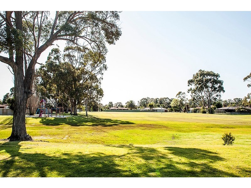 24 Plane Tree Green, Forrestfield WA 6058