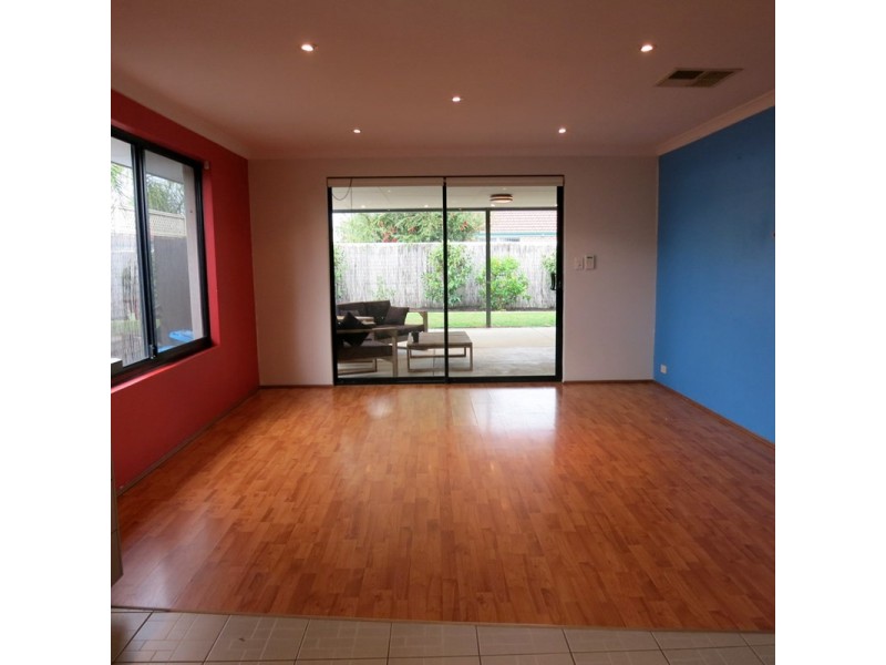 26 Silica Road, Wattle Grove WA 6107