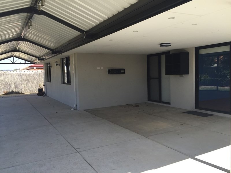 26 Silica Road, Wattle Grove WA 6107