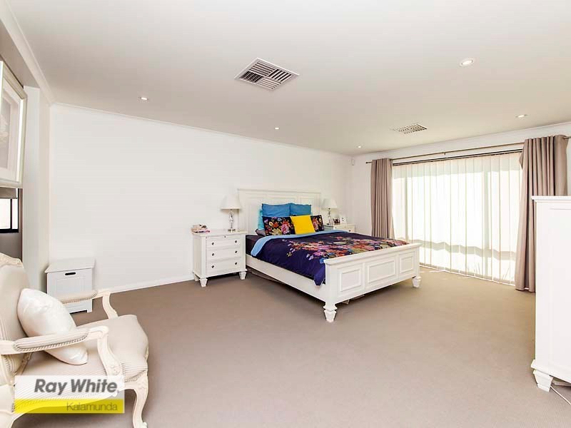 2 Gemina Avenue, Wattle Grove WA 6107