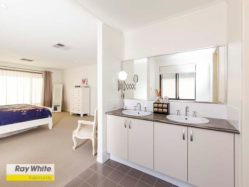 2 Gemina Avenue, Wattle Grove WA 6107