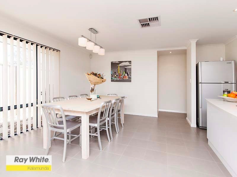 2 Gemina Avenue, Wattle Grove WA 6107